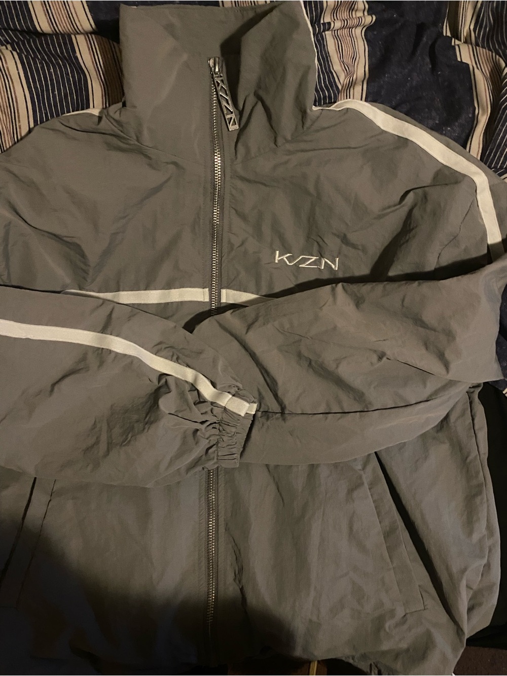 KZN Gray Windbreaker Jacket with Reflective Stripes oversized xs
